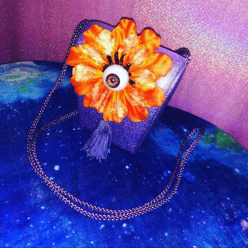 Creepy cute eyeball purse
